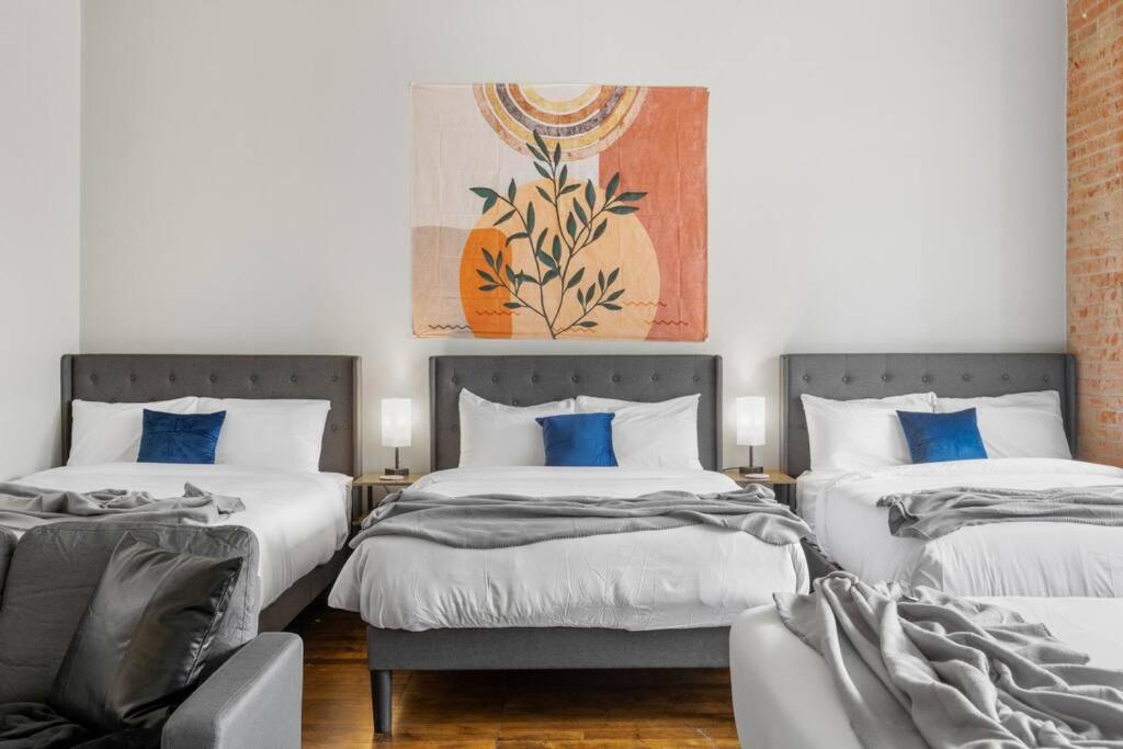 Stunning Downtown With Pool, Laundry, Parking *