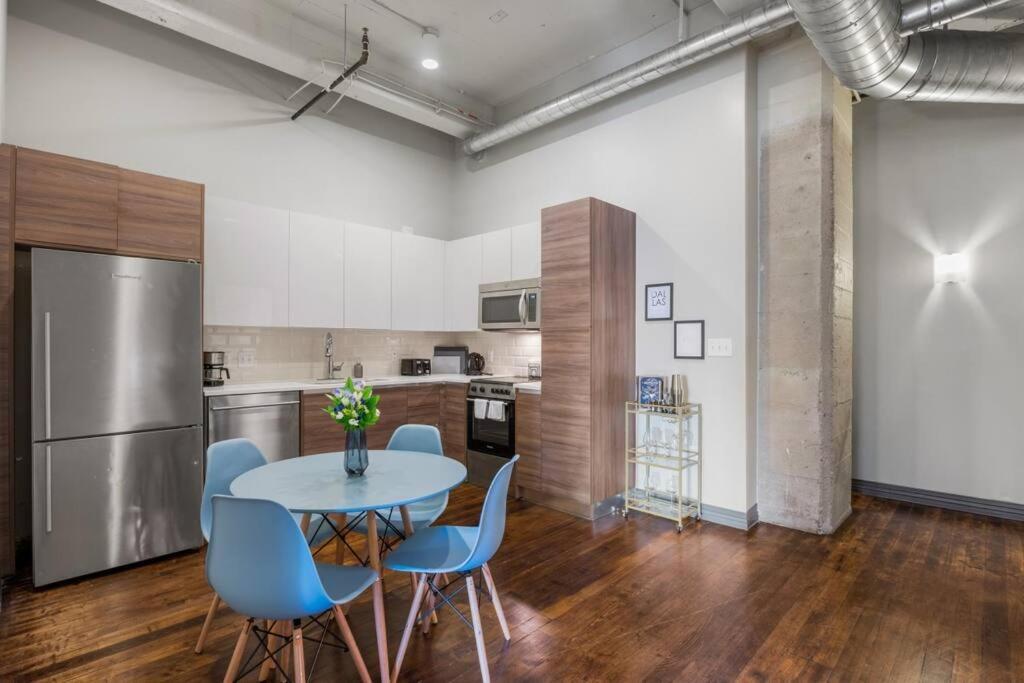 Stunning Downtown With Pool, Laundry, Parking Dallas