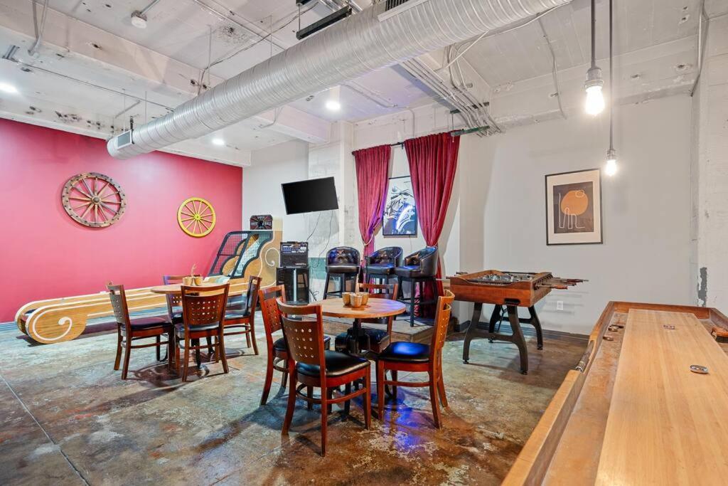 Apartment Stunning Downtown With Pool, Laundry, Parking Dallas