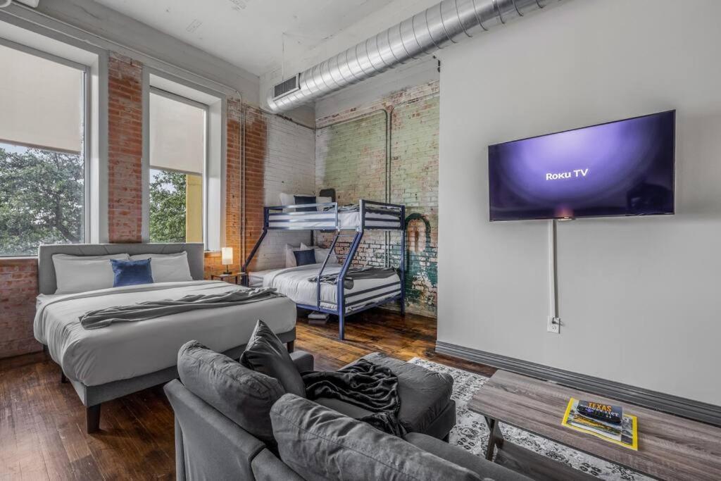 Stunning Downtown With Pool, Laundry, Parking Apartment Dallas